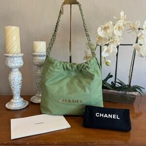 RARE COLOR – Chanel 22 Shiny Caviar Leather Handbag in Stunning Green